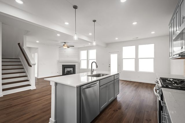 8008 Netterfield Drive, White House, TN 37188