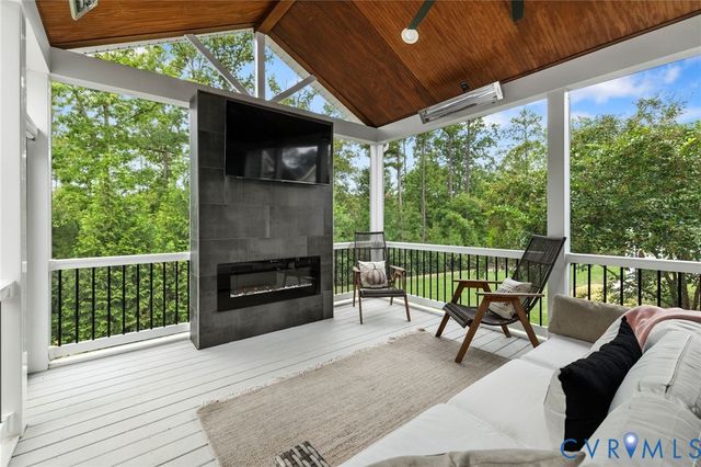 6978 Carden Park Dr, Moseley, VA 23120