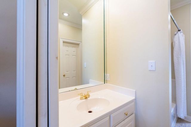 102 Deerwood Drive, Searcy, AR 72143