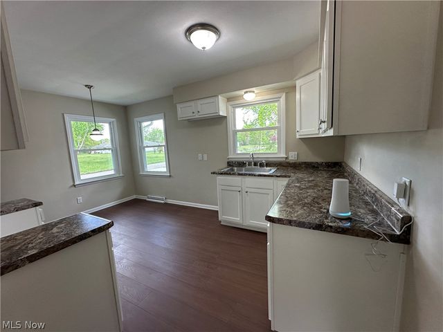 2502 Stocker Avenue, Youngstown, OH 44505