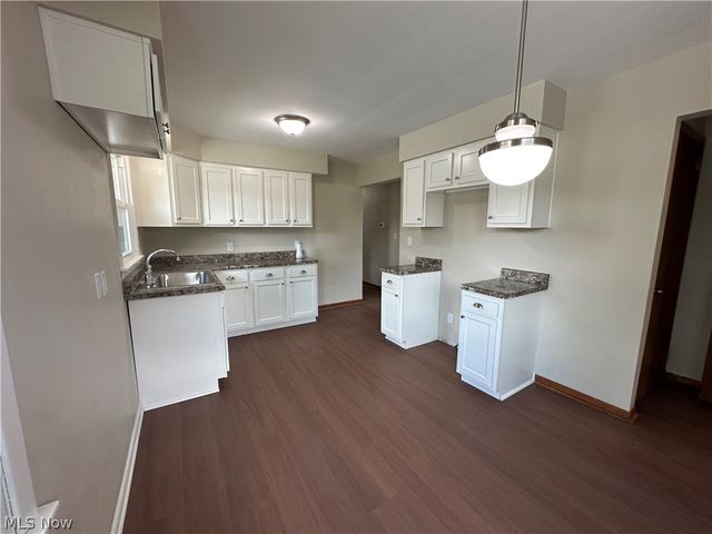 2502 Stocker Avenue, Youngstown, OH 44505