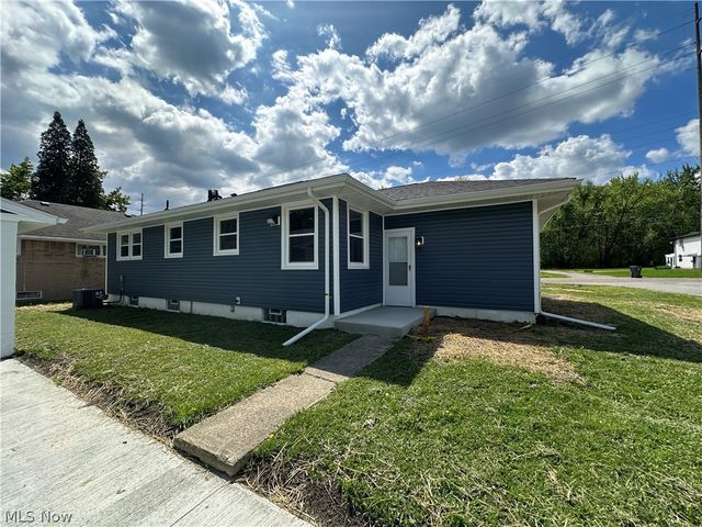 2502 Stocker Avenue, Youngstown, OH 44505
