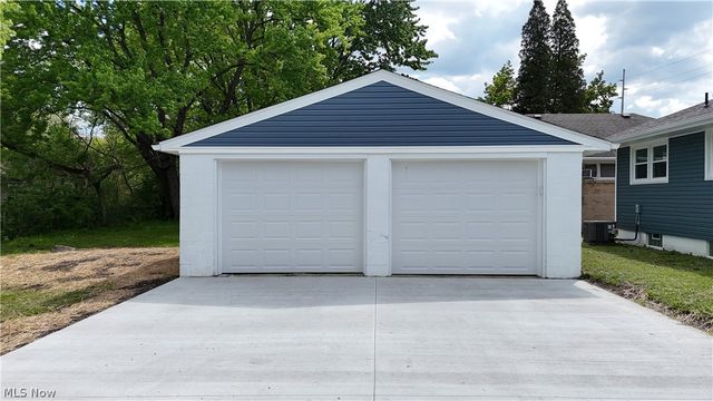 2502 Stocker Avenue, Youngstown, OH 44505