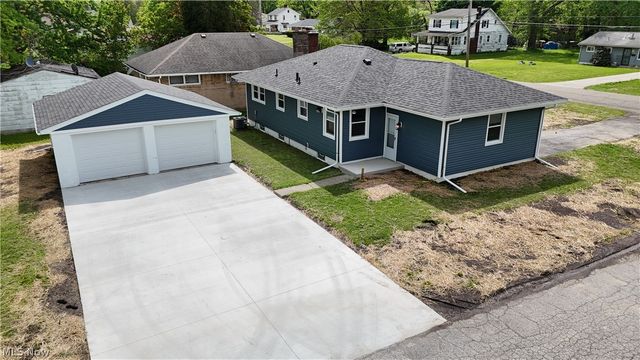 2502 Stocker Avenue, Youngstown, OH 44505