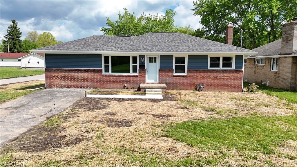 2502 Stocker Avenue, Youngstown, OH 44505