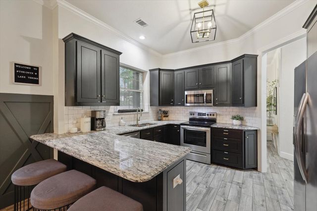 223 Oklahoma Avenue, Pottsboro, TX 75076