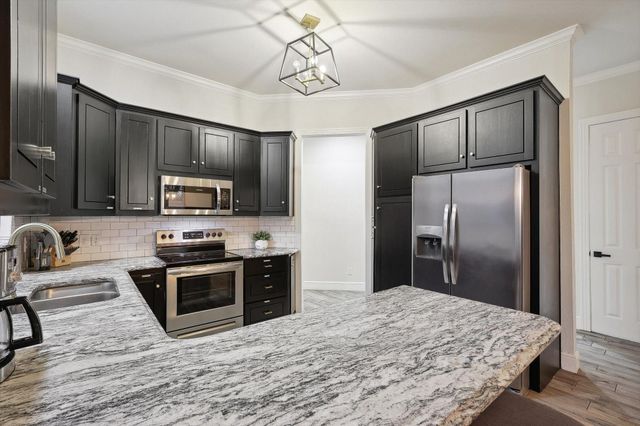 223 Oklahoma Avenue, Pottsboro, TX 75076