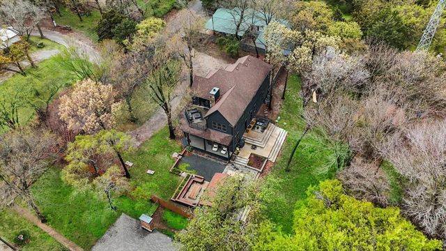 223 Oklahoma Avenue, Pottsboro, TX 75076