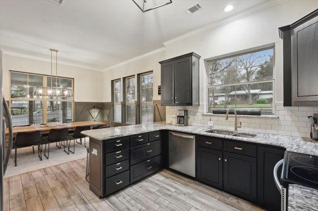 223 Oklahoma Avenue, Pottsboro, TX 75076