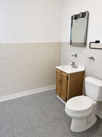 6602 N Clark Street, Chicago, IL 60626