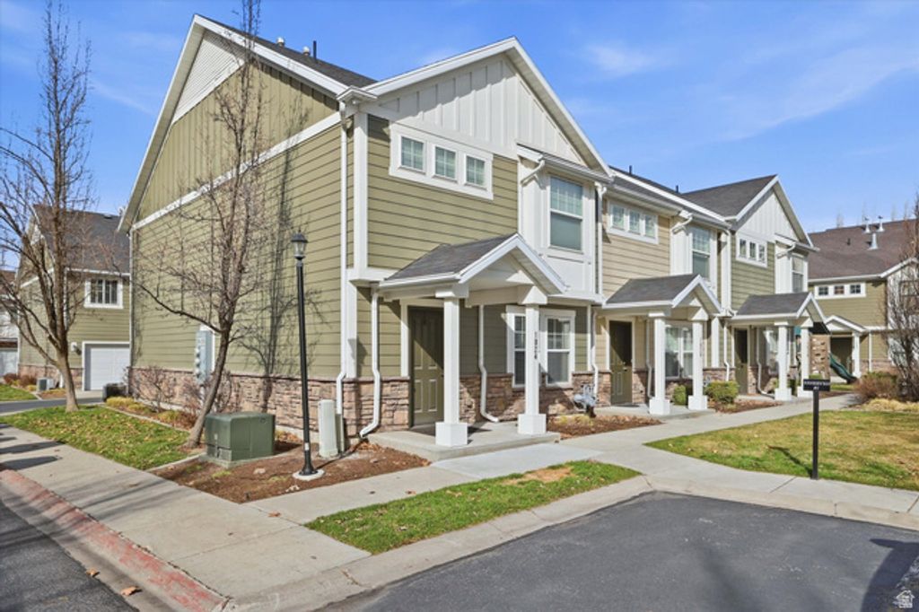 Image 3 of property listing at 1024 S 270 W, Logan, UT 84321