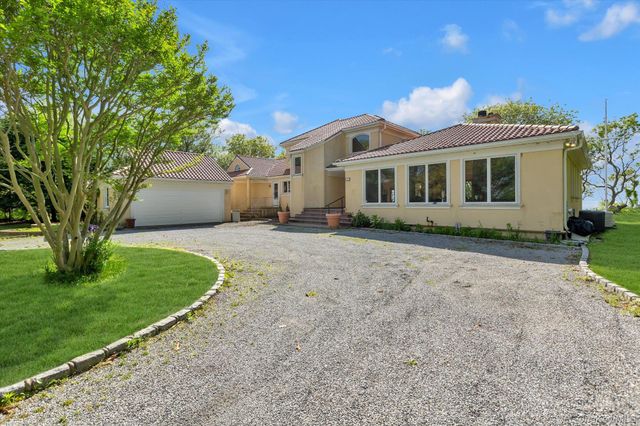 3400 Dignans Road, Cutchogue, NY 11935