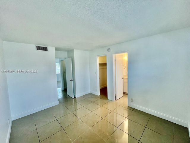 241 SE 9th Ave 207, Pompano Beach, FL 33060