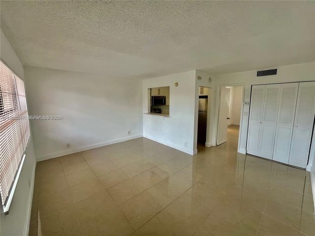 241 SE 9th Ave 207, Pompano Beach, FL 33060