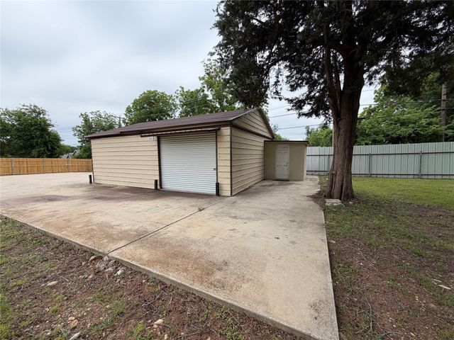 1264 E Maddox Avenue, Fort Worth, TX 76104