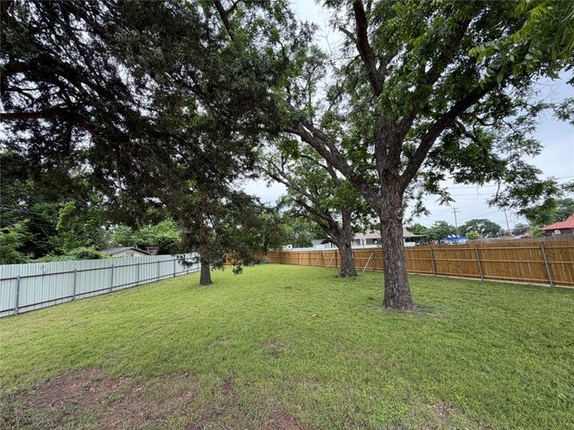 1264 E Maddox Avenue, Fort Worth, TX 76104