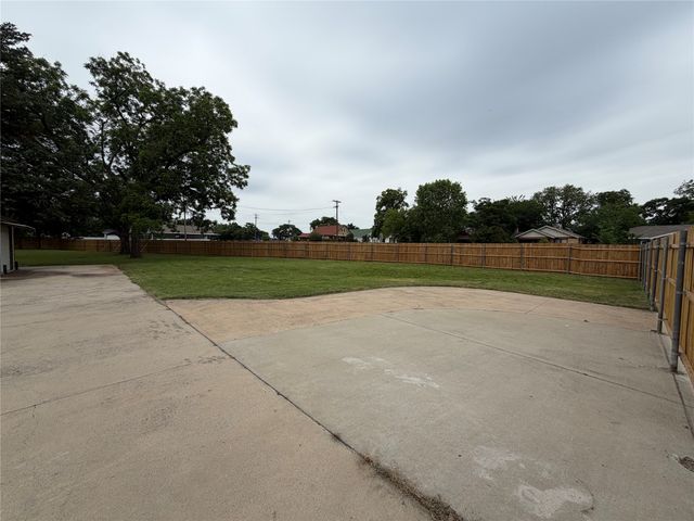 1264 E Maddox Avenue, Fort Worth, TX 76104