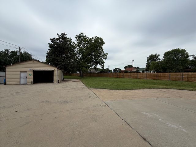 1264 E Maddox Avenue, Fort Worth, TX 76104