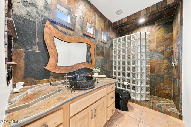 1732 E GELDING Drive, Phoenix, AZ 85022