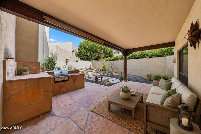 1732 E GELDING Drive, Phoenix, AZ 85022