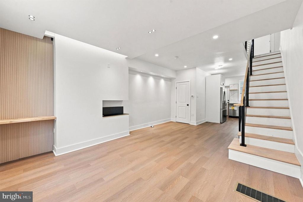 1545 S TAYLOR ST, Philadelphia, PA 19146