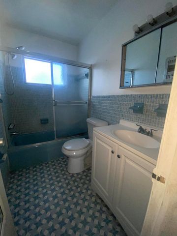 705 NE 2nd Street 11, Hallandale Beach, FL 33009