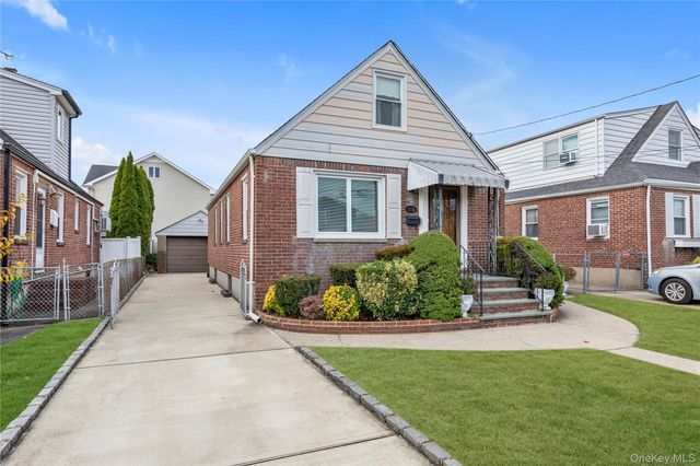 215 Sheridan Boulevard, Mineola, NY 11501