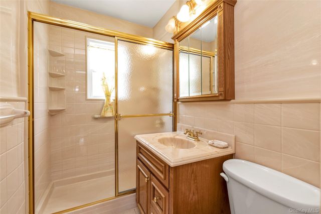 215 Sheridan Boulevard, Mineola, NY 11501