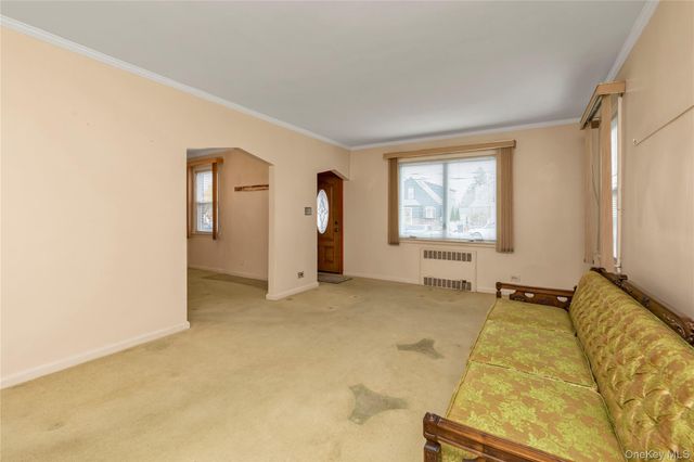 215 Sheridan Boulevard, Mineola, NY 11501