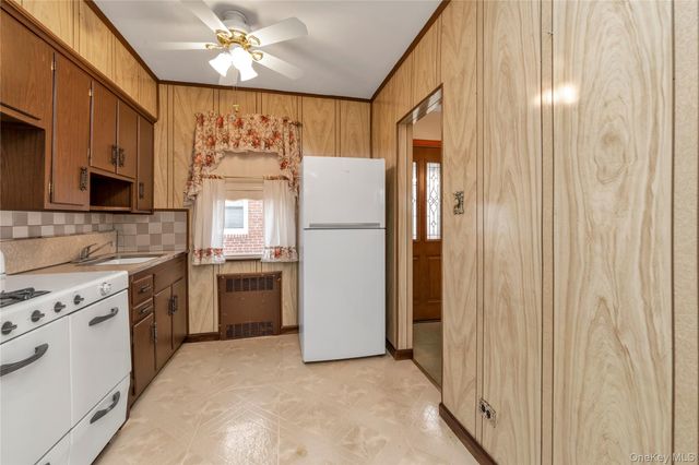 215 Sheridan Boulevard, Mineola, NY 11501