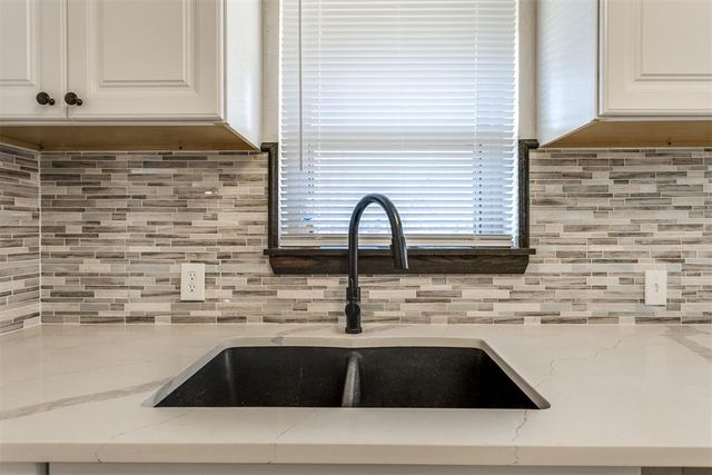 10817 N Utica Drive, The Village, OK 73120