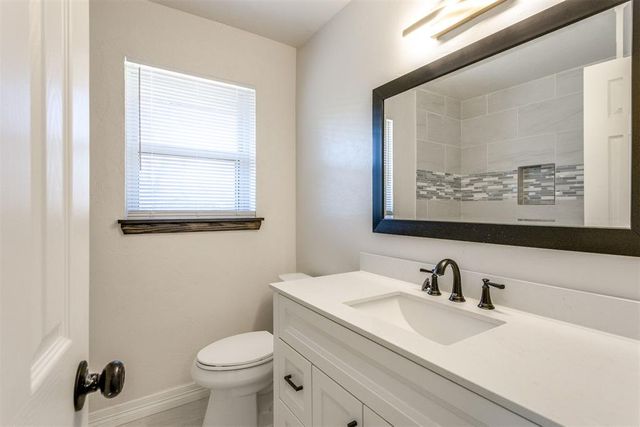 10817 N Utica Drive, The Village, OK 73120