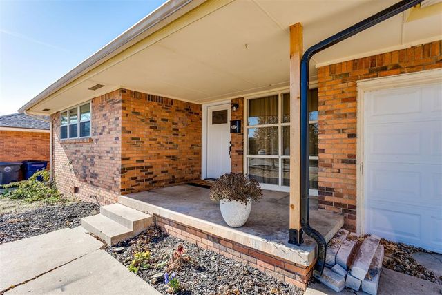 10817 N Utica Drive, The Village, OK 73120