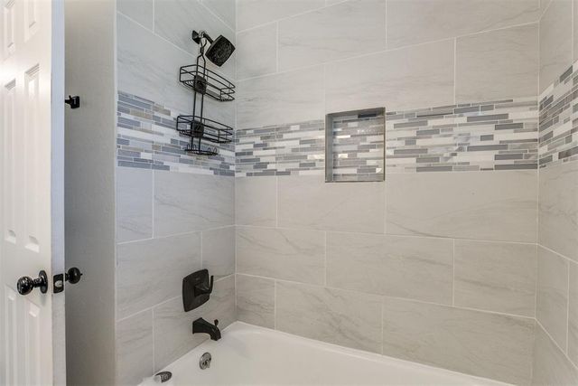 10817 N Utica Drive, The Village, OK 73120