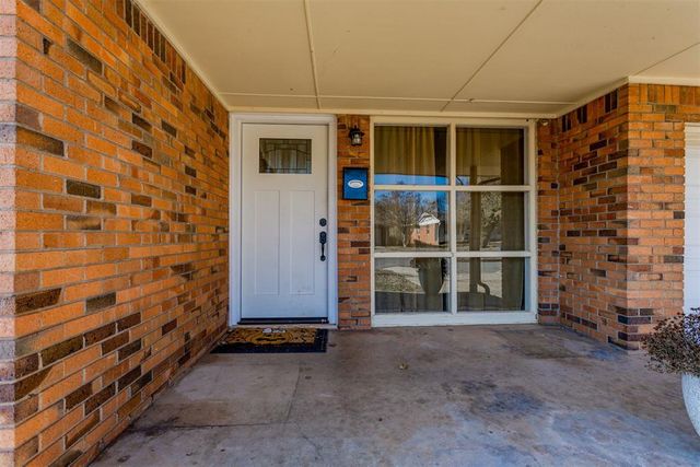 10817 N Utica Drive, The Village, OK 73120