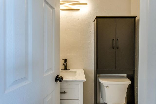 10817 N Utica Drive, The Village, OK 73120