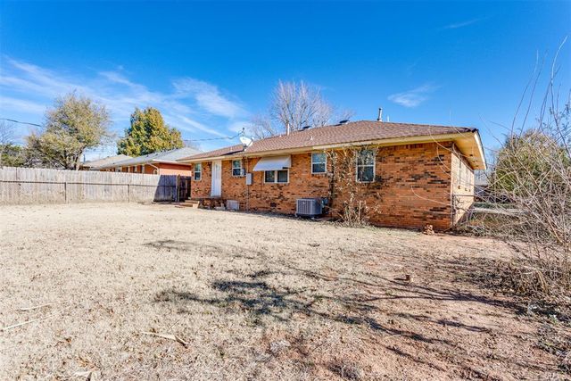 10817 N Utica Drive, The Village, OK 73120