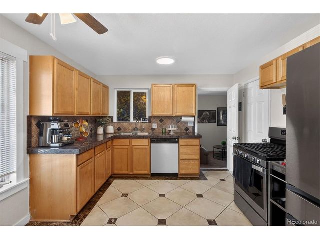 820 Newark St, Aurora, CO 80010