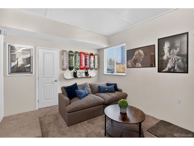 820 Newark St, Aurora, CO 80010