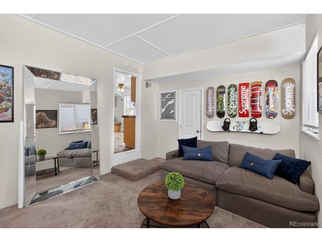 820 Newark St, Aurora, CO 80010