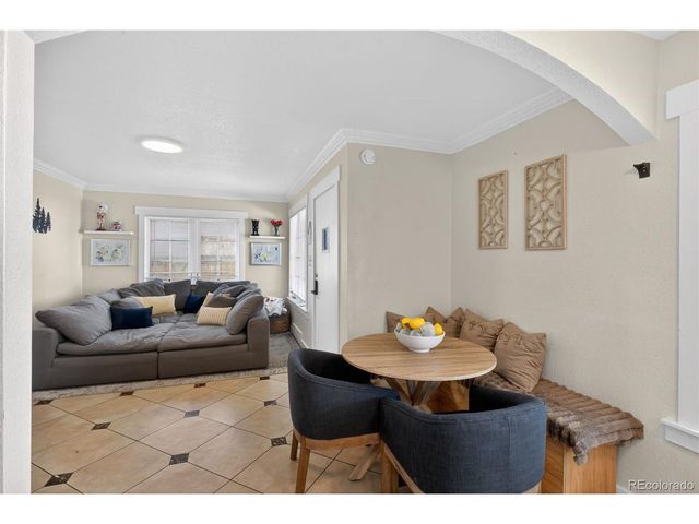 820 Newark St, Aurora, CO 80010