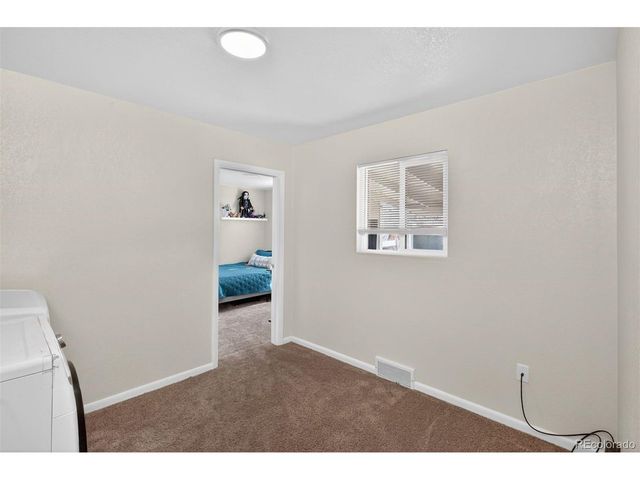 820 Newark St, Aurora, CO 80010