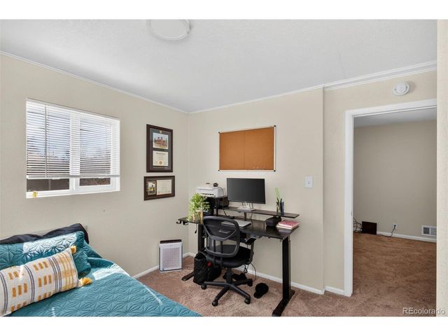 820 Newark St, Aurora, CO 80010