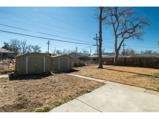 820 Newark St, Aurora, CO 80010