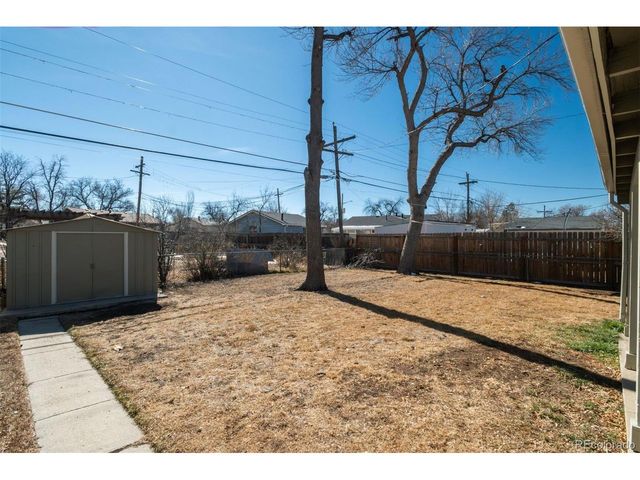 820 Newark St, Aurora, CO 80010