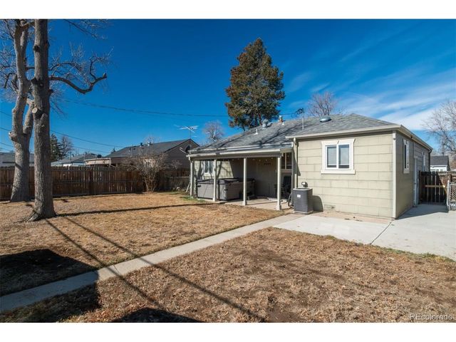 820 Newark St, Aurora, CO 80010