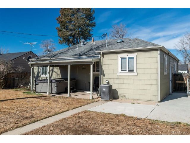 820 Newark St, Aurora, CO 80010