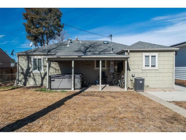 820 Newark St, Aurora, CO 80010