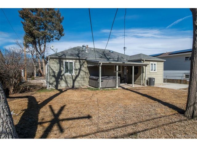 820 Newark St, Aurora, CO 80010