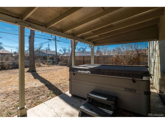 820 Newark St, Aurora, CO 80010